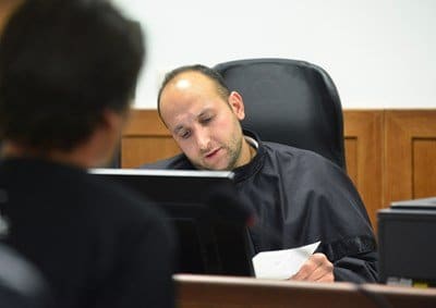 Съдия Николай Урумов от СРС, който прибира бакшиши на сватба се държи нагло в съдебна зала